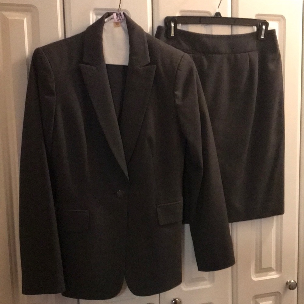 Calvin Klein size 2 Women’s grey suit. Lightly worn.